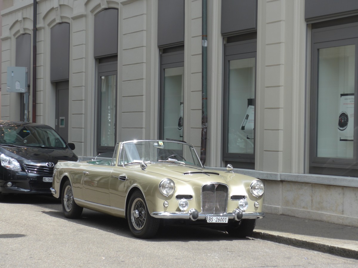 (160'533) - Alvis - BS 26'001 - am 17. Mai 2015 beim Bahnhof Basel