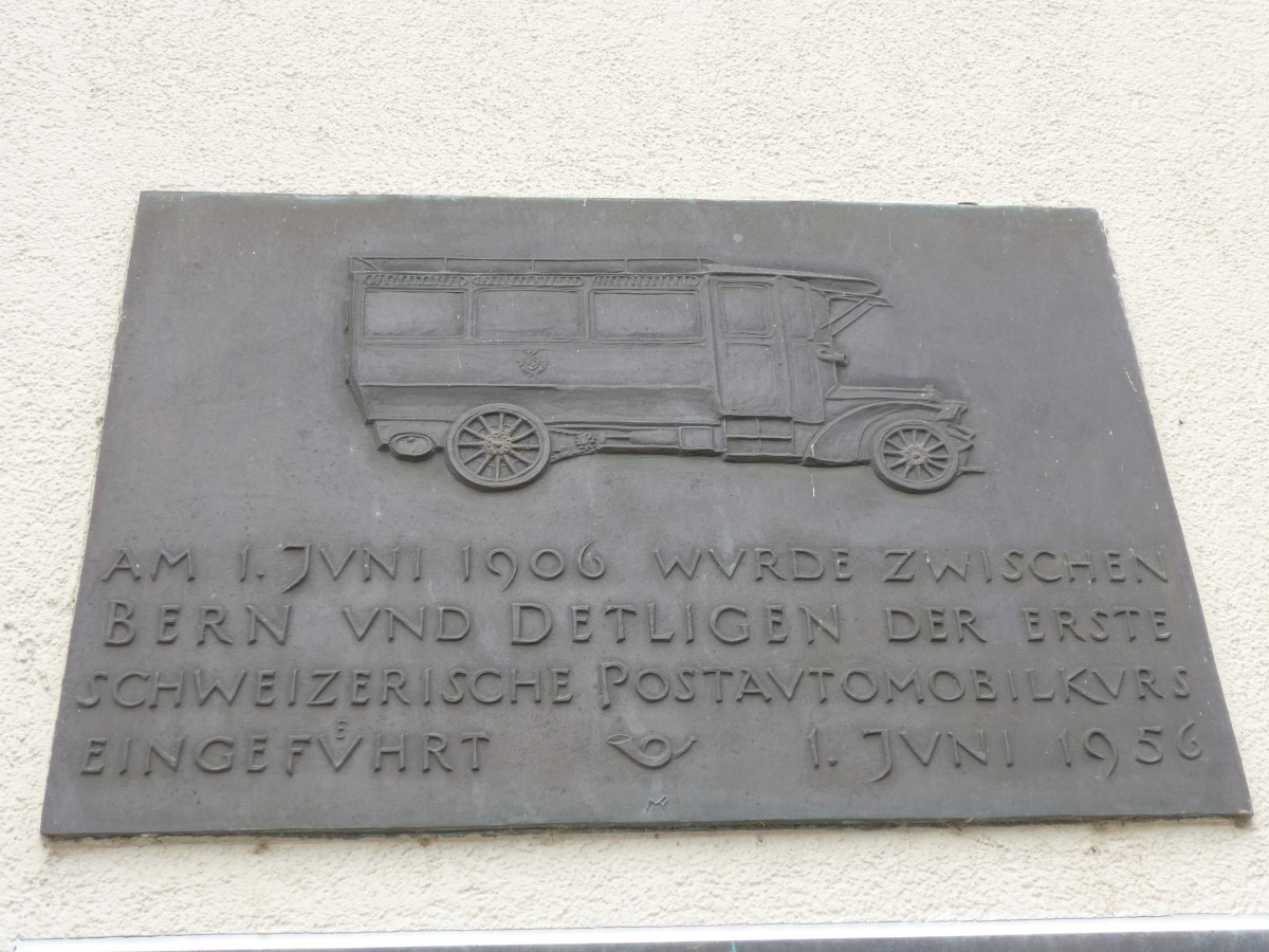 (161'457) - Gedenktafel zum 50 j�hrigen Jubil�um des 1. Automobilpostkurses von Bern nach Detligen am 30. Mai 2015 in Detligen, Post