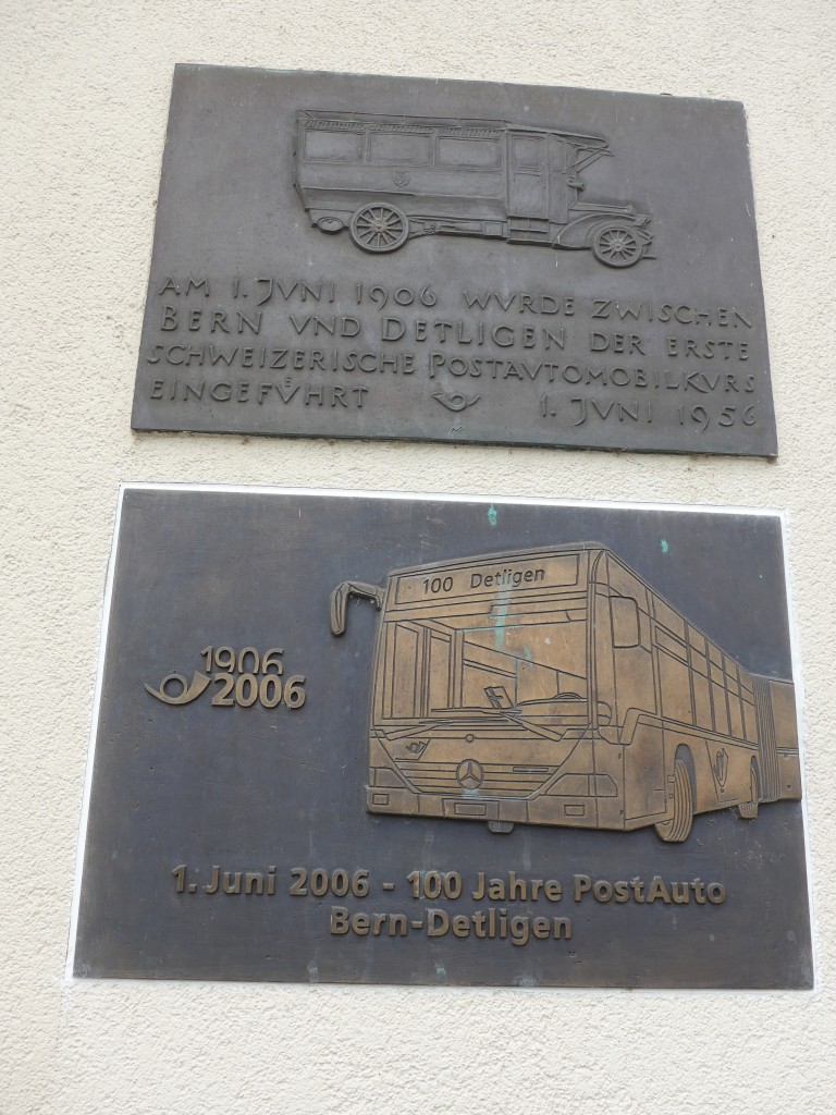 (161'459) - Beide Gedenktafeln am 30. Mai 2015 in Detligen, Post