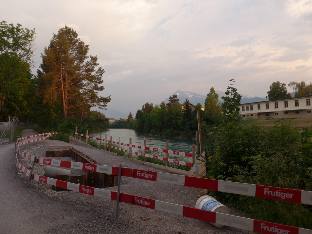 (161'734) - Baustelle an der Aare mit Niesen am 4. Juni 2015 bei Steffisburg