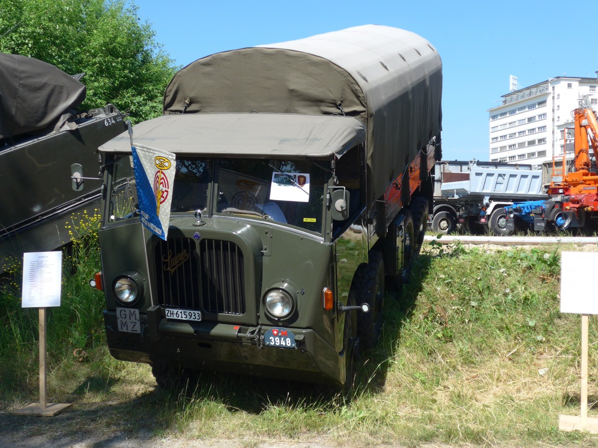 (161'784) - Saurer - ZH 615'933 - (ex M+3948) am 6. Juni 2015 in Thayngen, Saurertreffen
