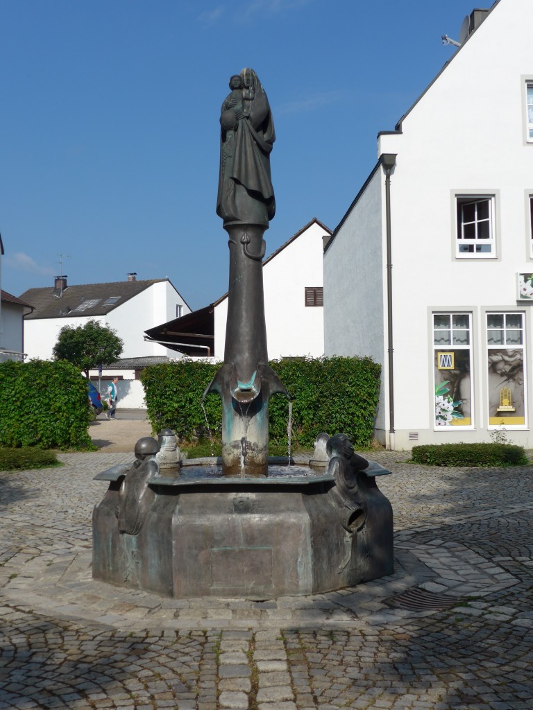 (162'770) - Brunnen am 28. Juni 2015 in Reichertshofen