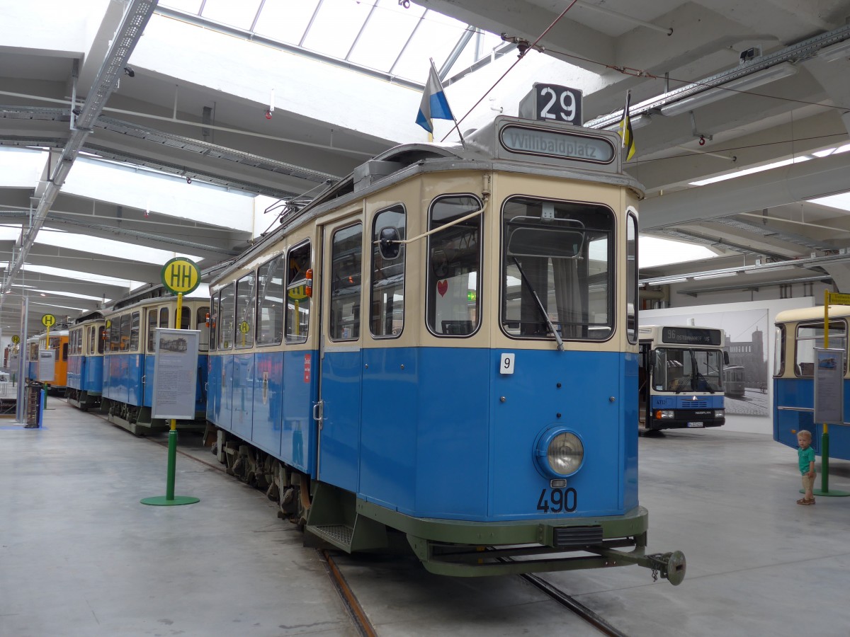 (162'824) - MVG-Tram - Nr. 490 - am 28. Juni 2015 in M�nchen, MVG-Museum