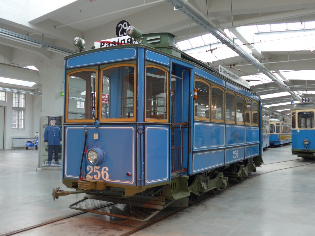 (162'831) - MVG-Tram - Nr. 256 - am 28. Juni 2015 in M�nchen, MVG-Museum