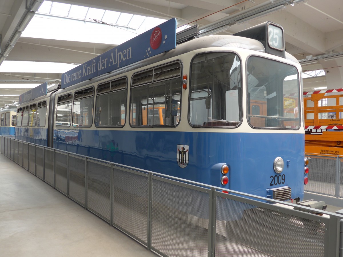 (162'836) - MVG-Tram - Nr. 2009 - am 28. Juni 2015 in M�nchen, MVG-Museum