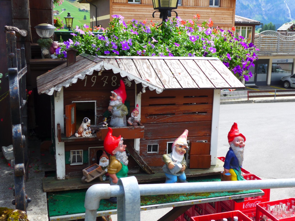 (163'147) - Kleines Holzhaus von 1978 am 26. Juli 2015 in Adelboden, M�hleport