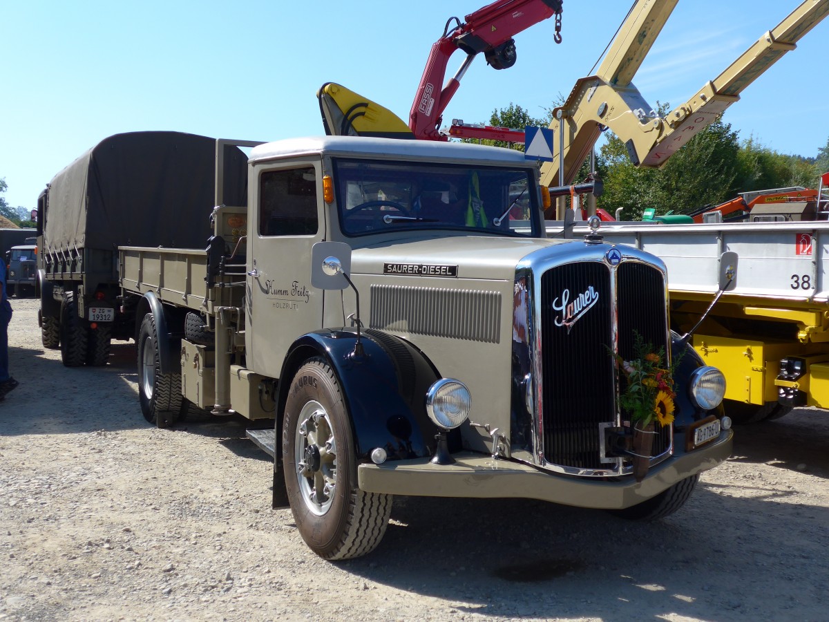 (163'986) - Kumm, Holzr�ti - AG 9786 U - Saurer am 29. August 2015 in Oberkirch, CAMPUS Sursee