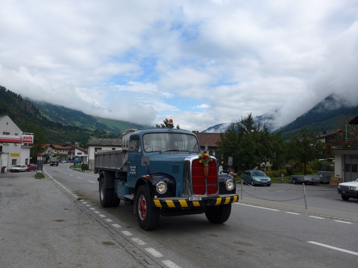 (165'282) - HPTrans, Thusis - GR 5709 - Saurer am 19. September 2015 in Andeer, Tgavugl