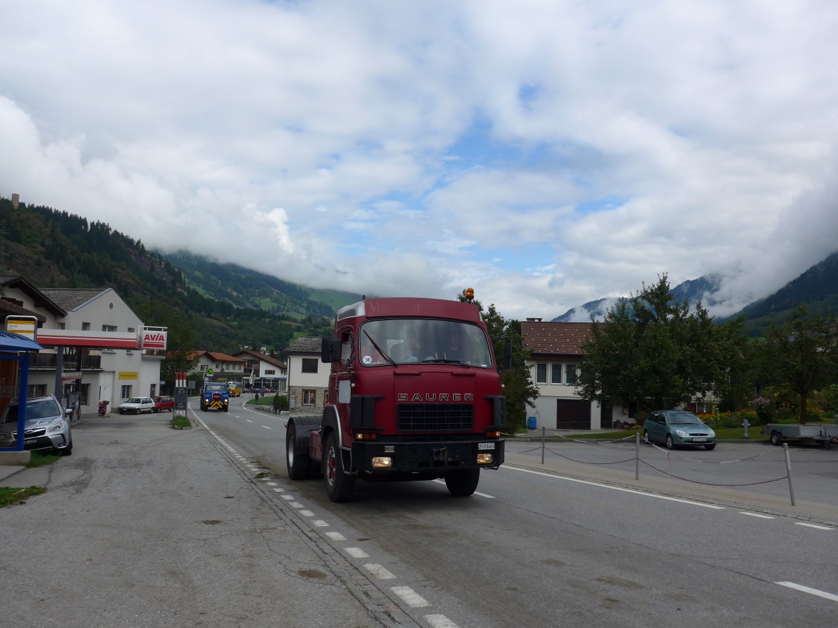 (165'304) - Schmid, Dietikon - ZH 31'046 U - Saurer am 19. September 2015 in Andeer, Tgavugl