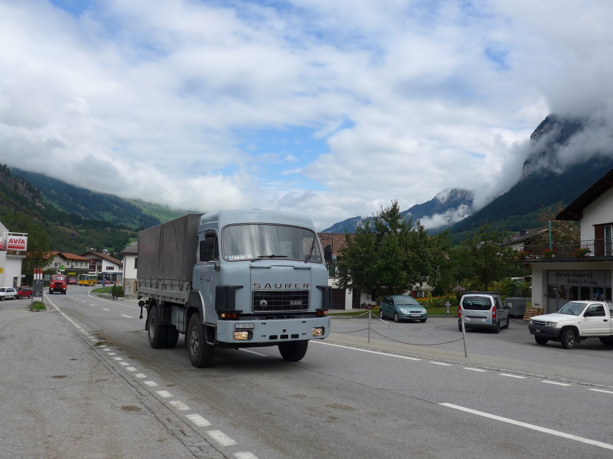 (165'348) - Zeughaus, Luzern - SZ 200'082 - Saurer am 19. September 2015 in Andeer, Tgavugl