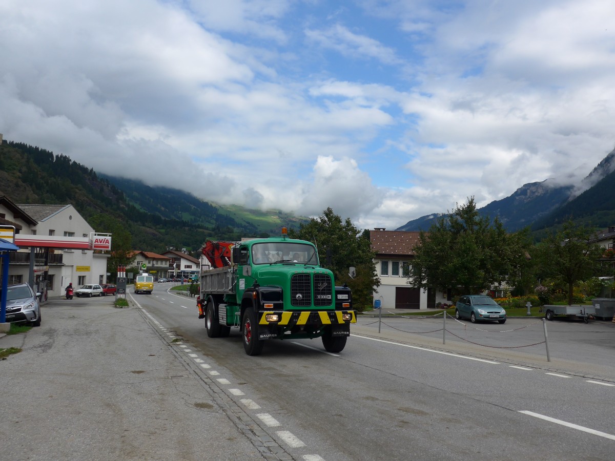 (165'372) - Hauser, W�denswil - SZ 200'088 - Saurer am 19. September 2015 in Andeer, Tgavugl