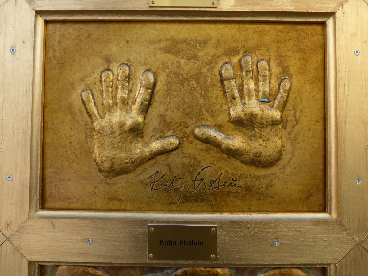 (165'494) - Handabdr�cke von Katja Ebstein am 21. September 2015 in Rust, Europapark