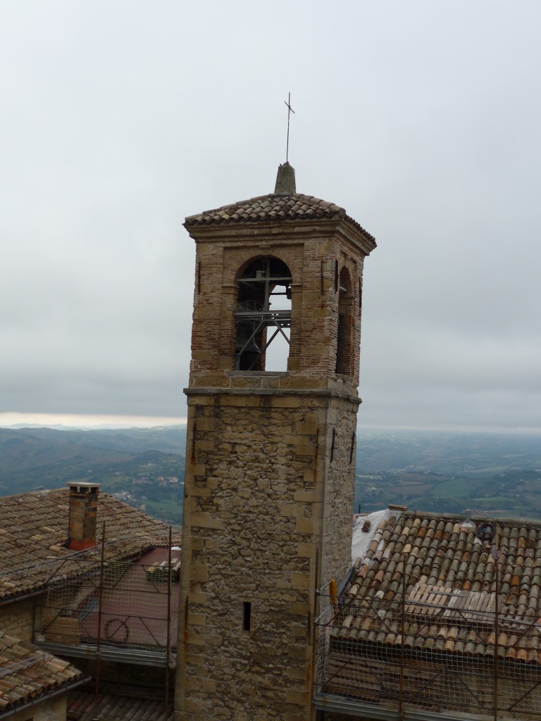 (165'626) - Turm der Kirche San Francesco am 24. September 2015 in San Marino