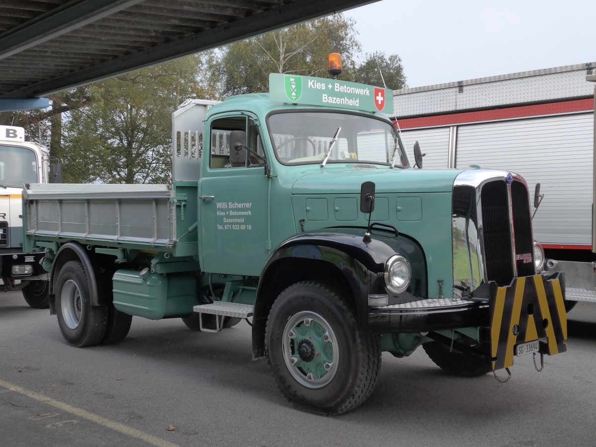 (166'070) - Scherrer, Bazenheid - SG 33'694 - Saurer am 10. Oktober 2015 in Sch�nis, Bicoareal