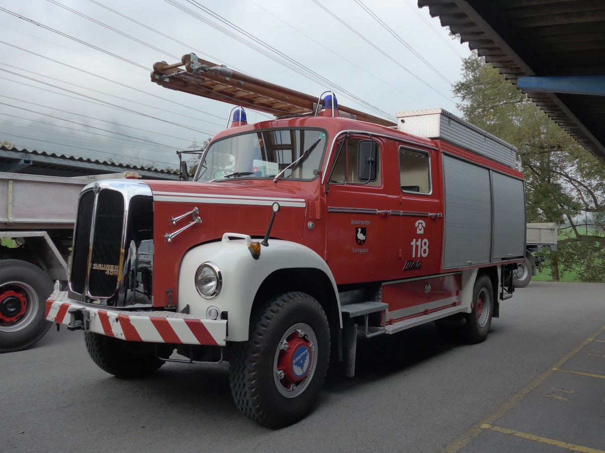 (166'088) - Feuerwehr, Sargans - SG 888 - Saurer am 10. Oktober 2015 in Sch�nis, Bicoareal