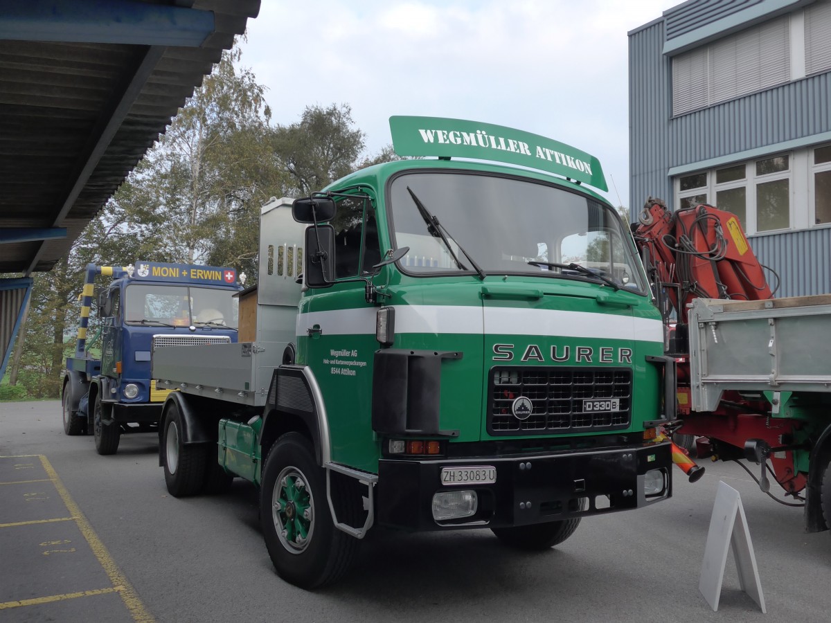 (166'090) - Wegm�ller, Attikon - ZH 33'083 U - Saurer am 10. Oktober 2015 in Sch�nis, Bicoareal