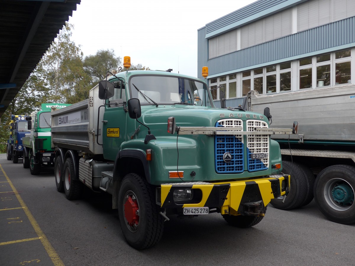 (166'091) - Eberhard, Kloten - ZH 425'278 - Saurer am 10. Oktober 2015 in Sch�nis, Bicoareal
