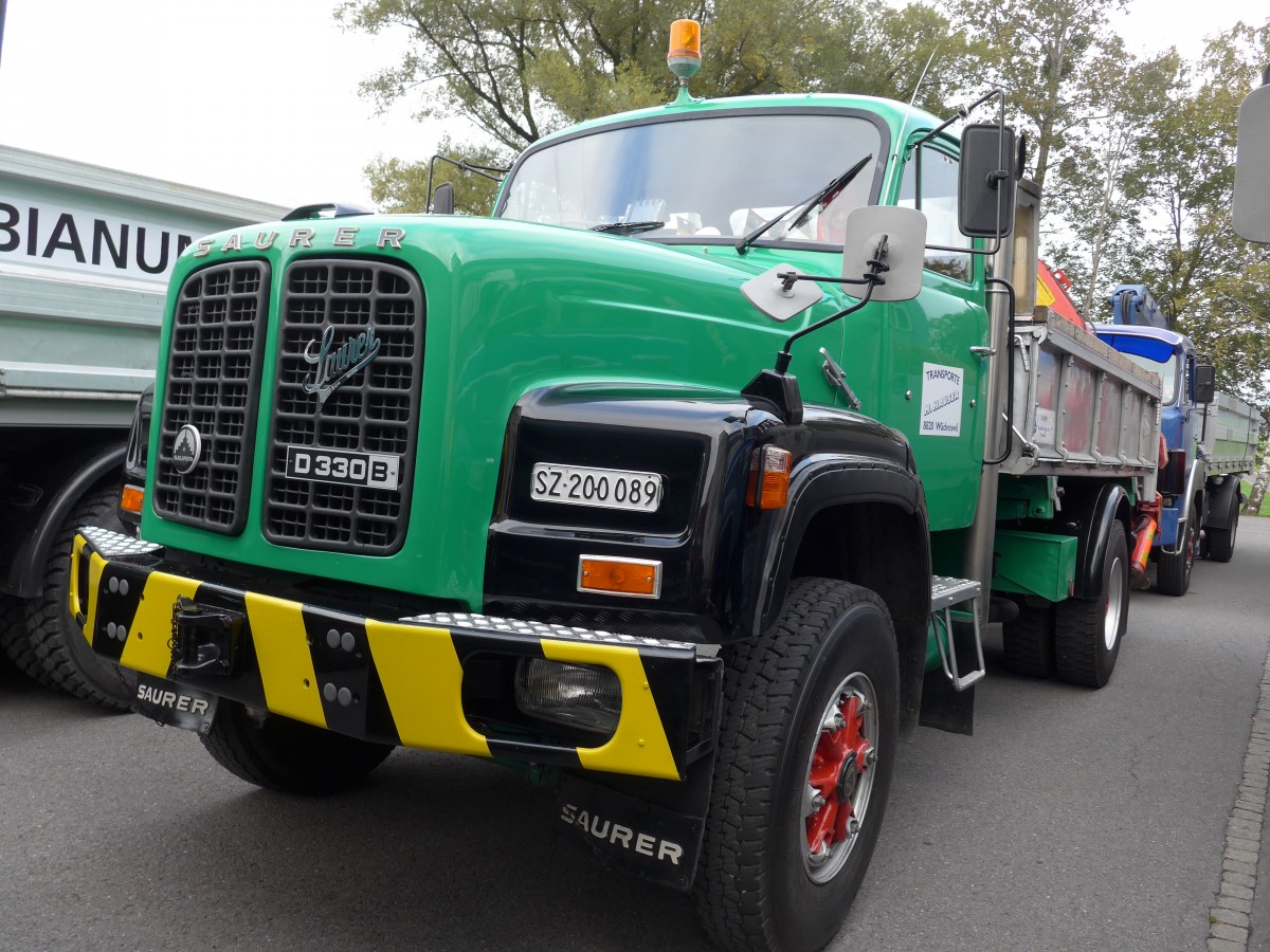 (166'101) - Hauser, W�denswil - SZ 200'089 - Saurer am 10. Oktober 2015 in Sch�nis, Bicoareal