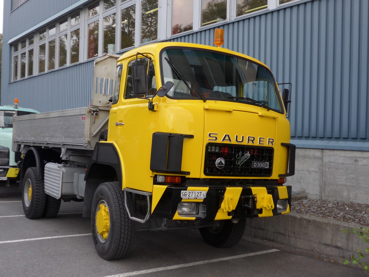 (166'108) - Saurer - SG 27'127 U - am 10. Oktober 2015 in Sch�nis, Bicoareal