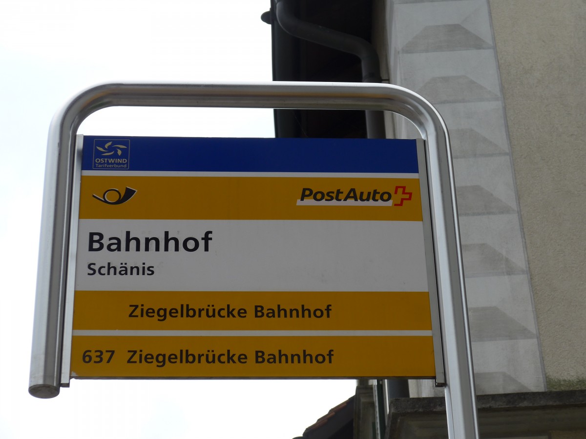 (166'124) - PostAuto-Haltestelle - Sch�nis, Bahnhof - am 10. Oktober 2015