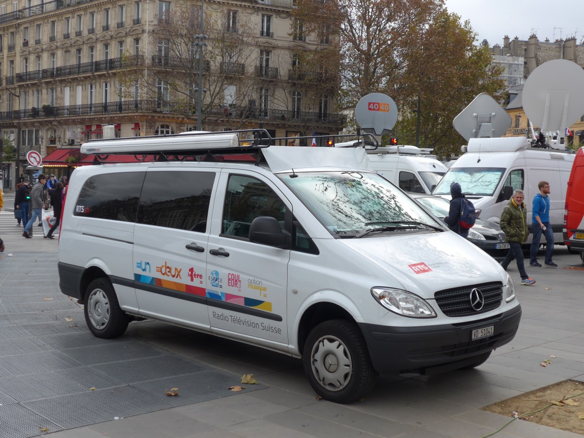 (166'967) - Radio T�l�vision Suisse - VD 51'041 - Mercedes am 16. November 2015 in Paris, R�publique