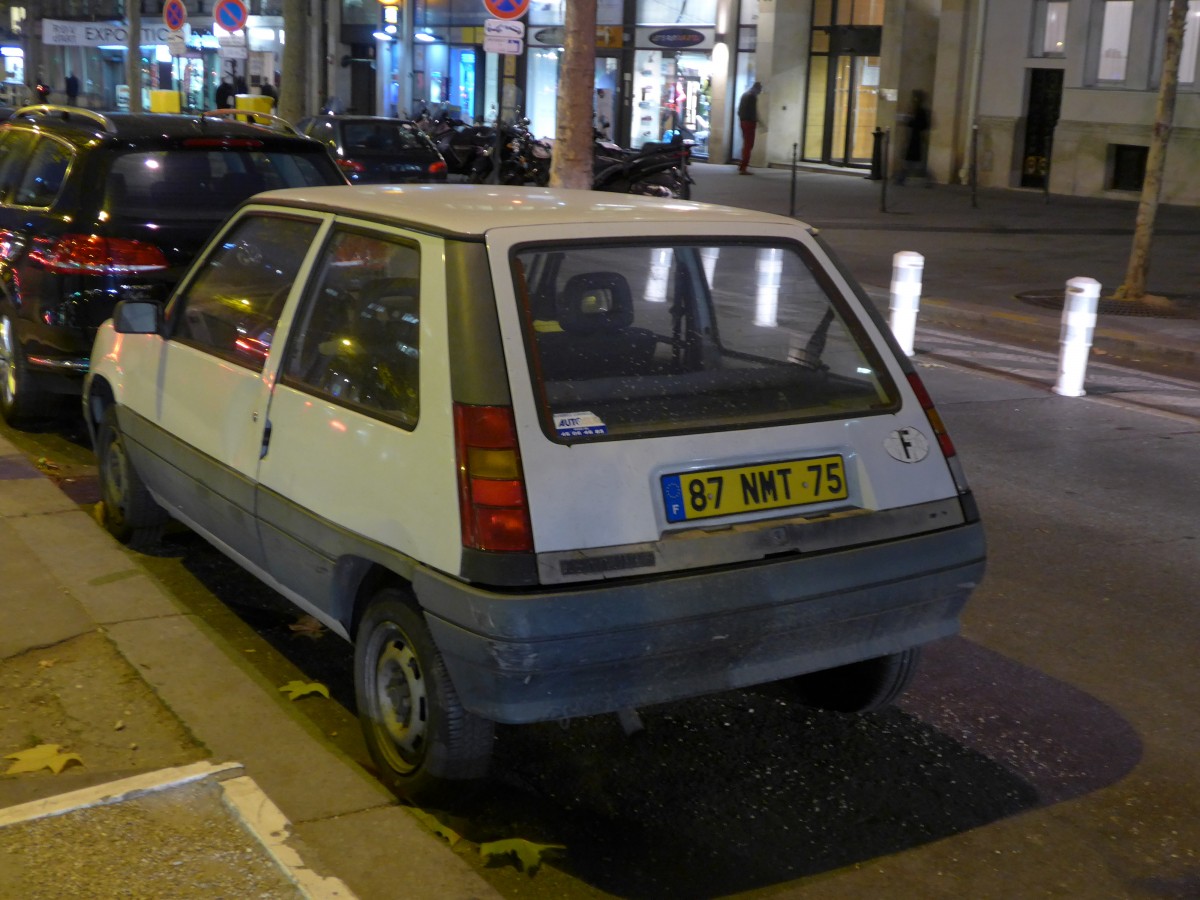 (167'036) - Renault - 87 NMT 75 - am 16. November 2015 in Paris, Champs-Elys�es
