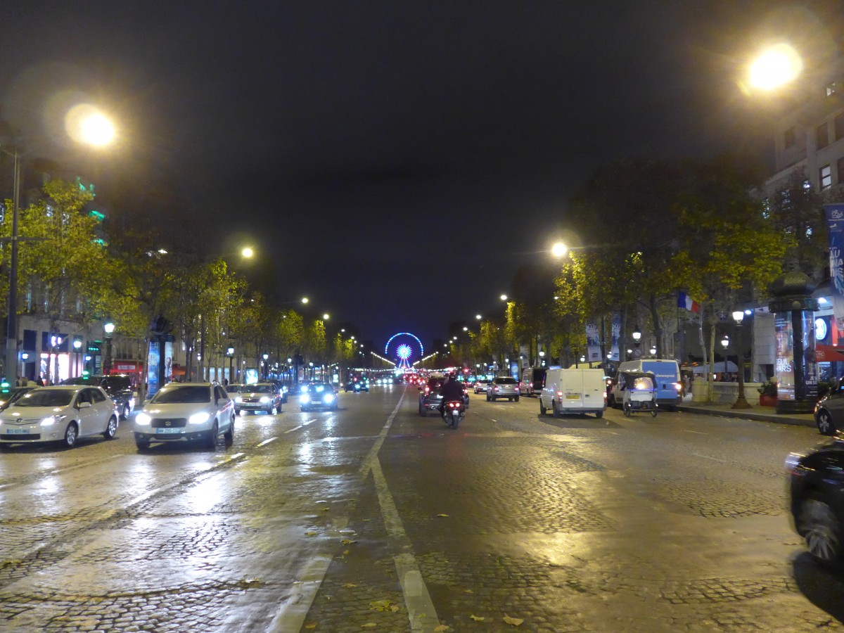 (167'037) - Die Champs-Elys�es am Abend am 16. November 2015 in Paris