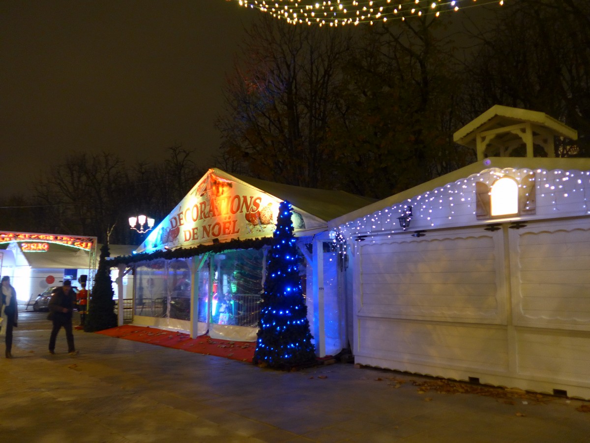 (167'041) - Weihnachtsst�nde am 16. November 2015 in Paris, Champs-Elys�es