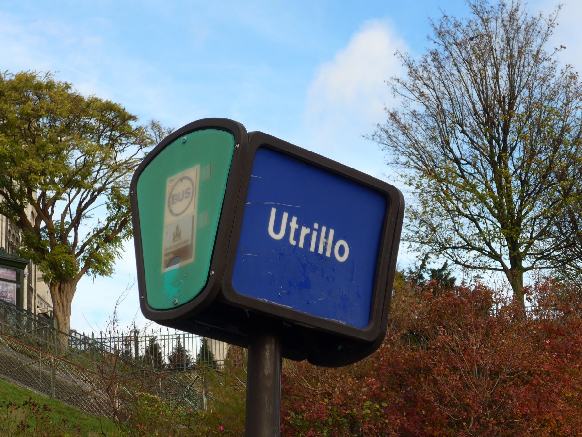 (167'081) - Bus-Haltestelle - Paris, Utrillo - am 17. November 2015