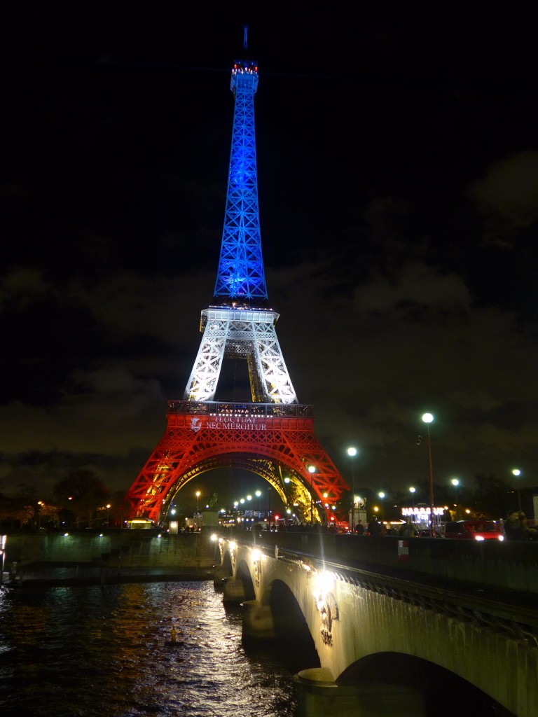 (167'301) - Der Eiffelturm am 17. November 2015 in Paris