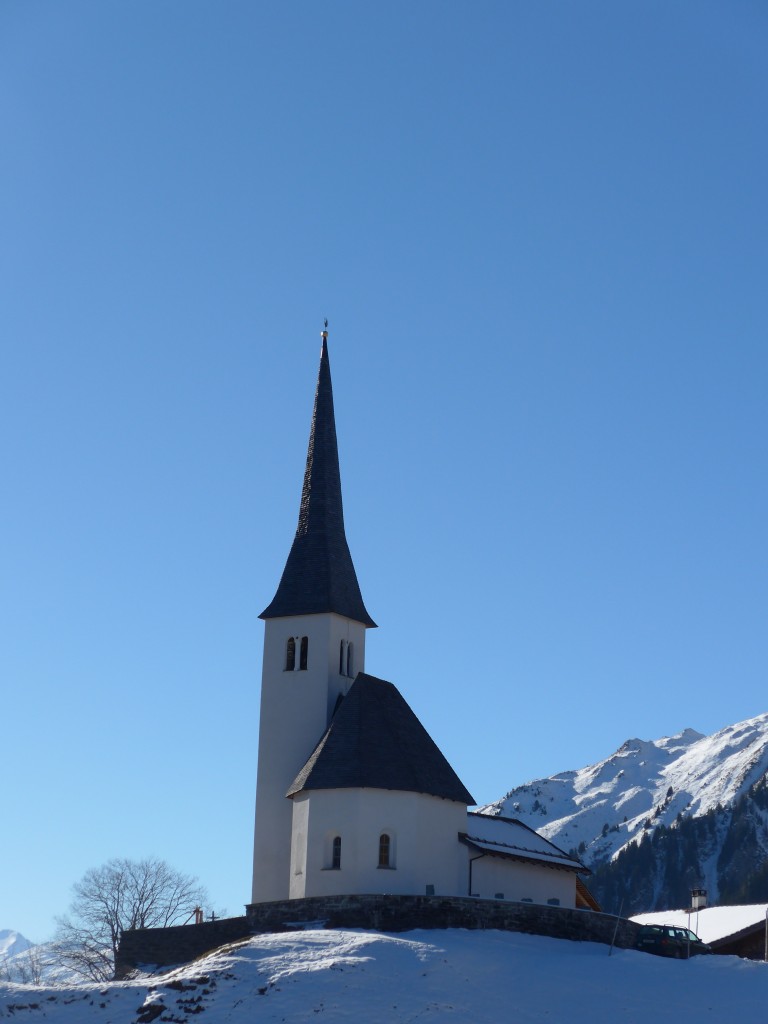 (167'642) - Die Kirche in Tenna am 5. Dezember 2015