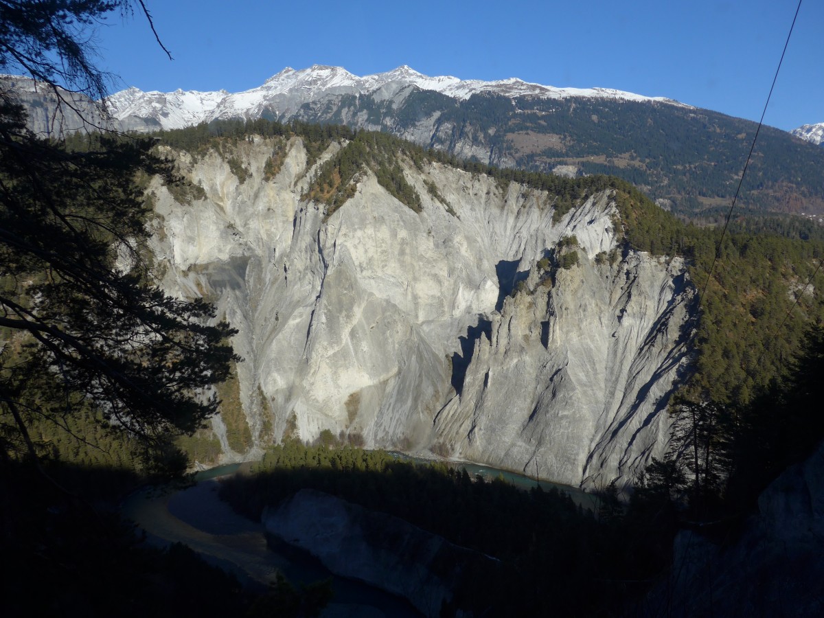(167'656) - Die Rheinschlucht am 5. Dezember 2015 bei Versam