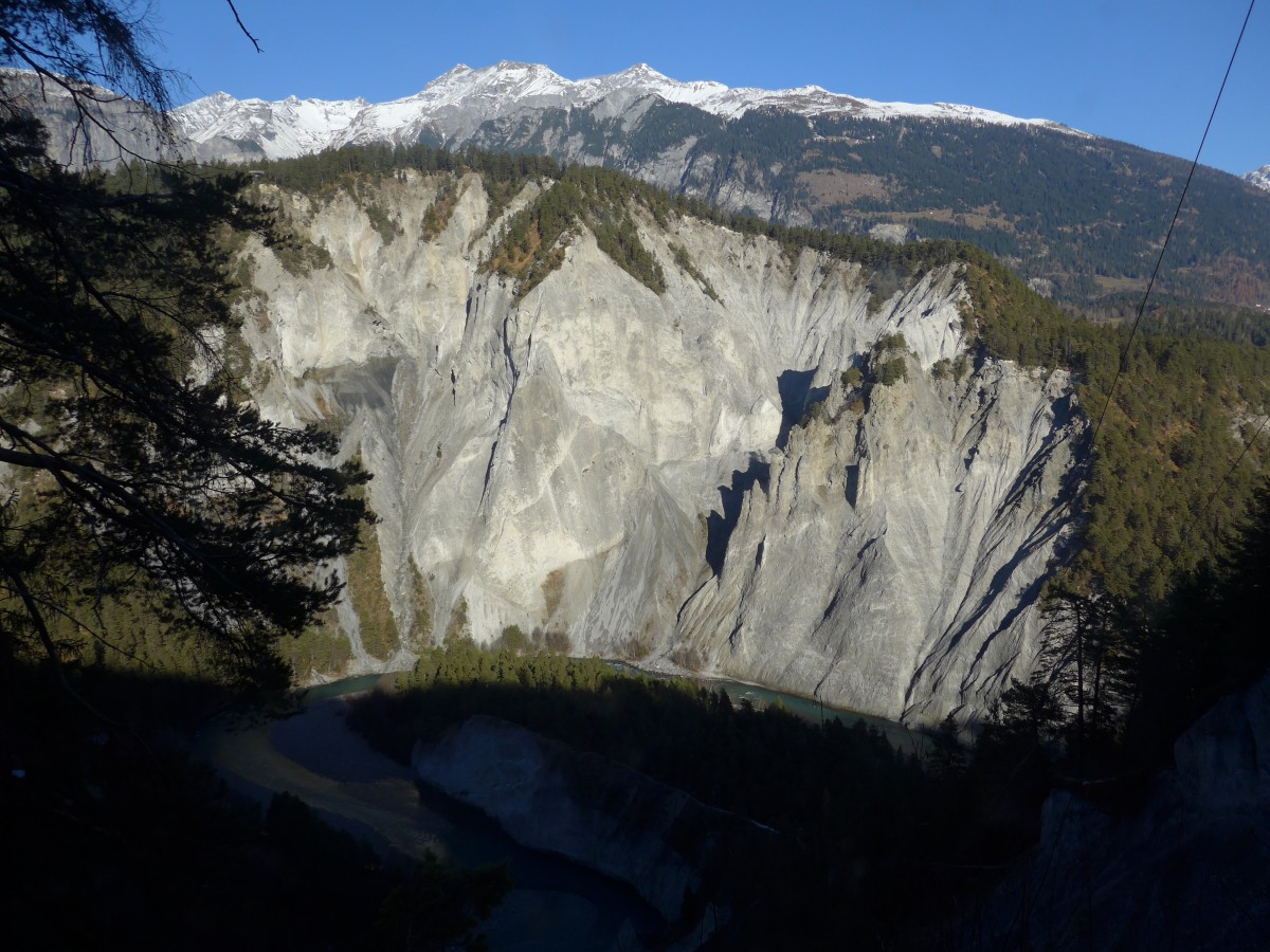 (167'657) - Die Rheinschlucht am 5. Dezember 2015 bei Versam