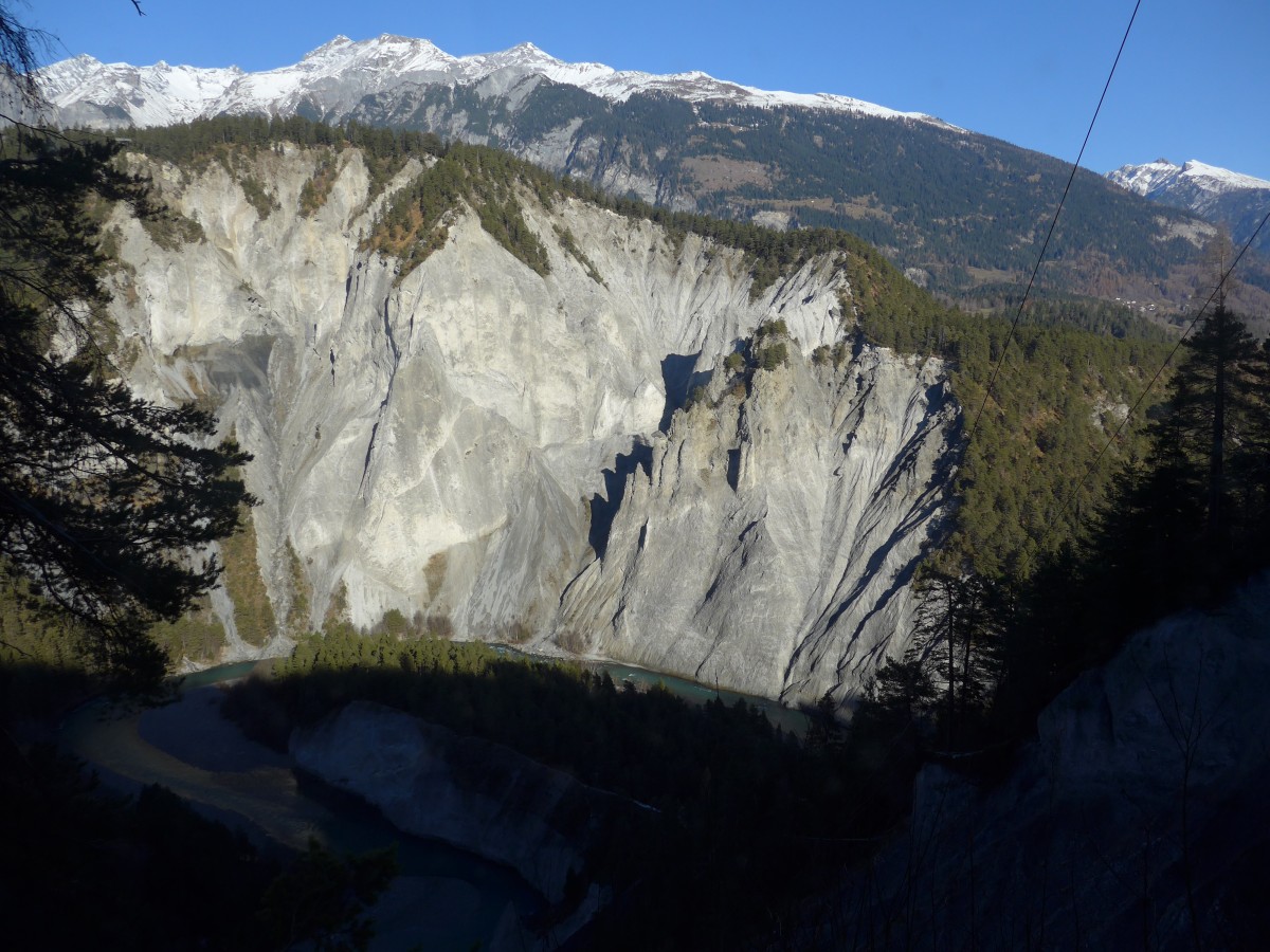 (167'658) - Die Rheinschlucht am 5. Dezember 2015 bei Versam