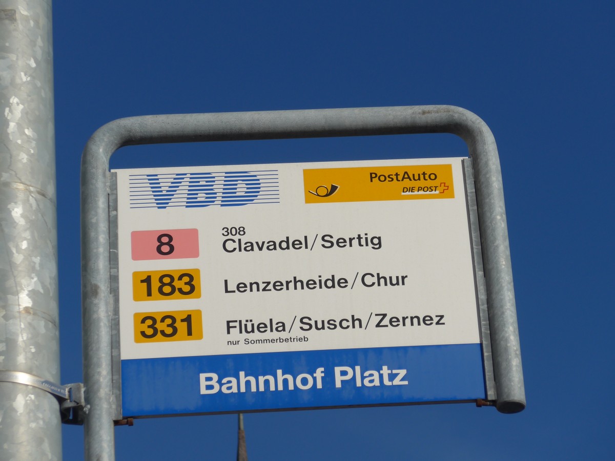 (167'810) - VBD/PostAuto-Haltestelle - Davos, Bahnhof Platz - am 19. Dezember 2015