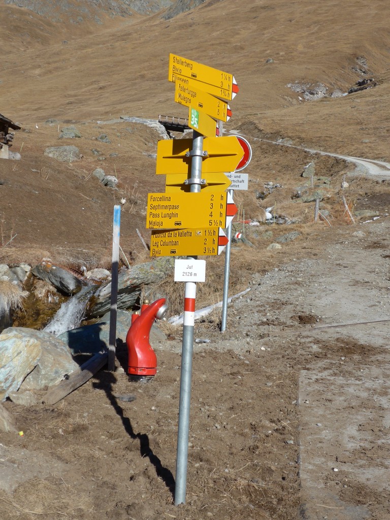 (168'068) - Wegweiser am 29. Dezember 2015 in Juf