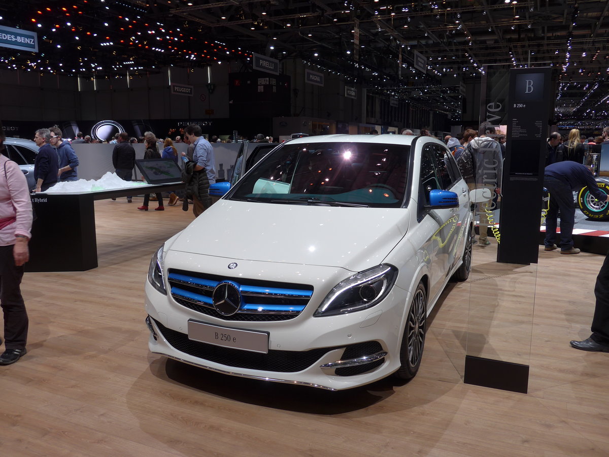 (169'170) - Mercedes B 250 e am 7. M�rz 2016 im Autosalon Genf