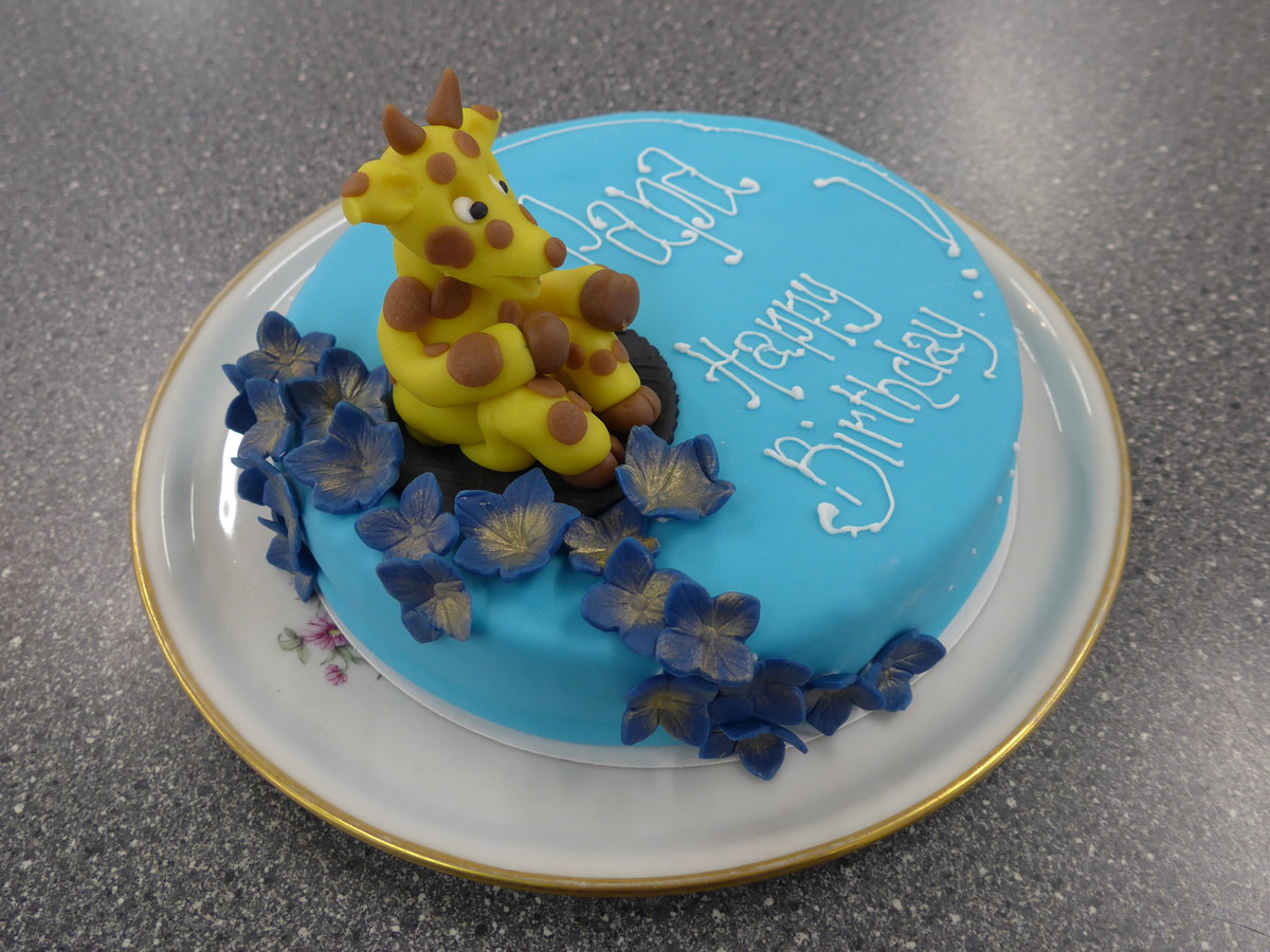 (169'213) - Geburtstagstorte aus Marzipan mit Giraffe am 9. M�rz 2016