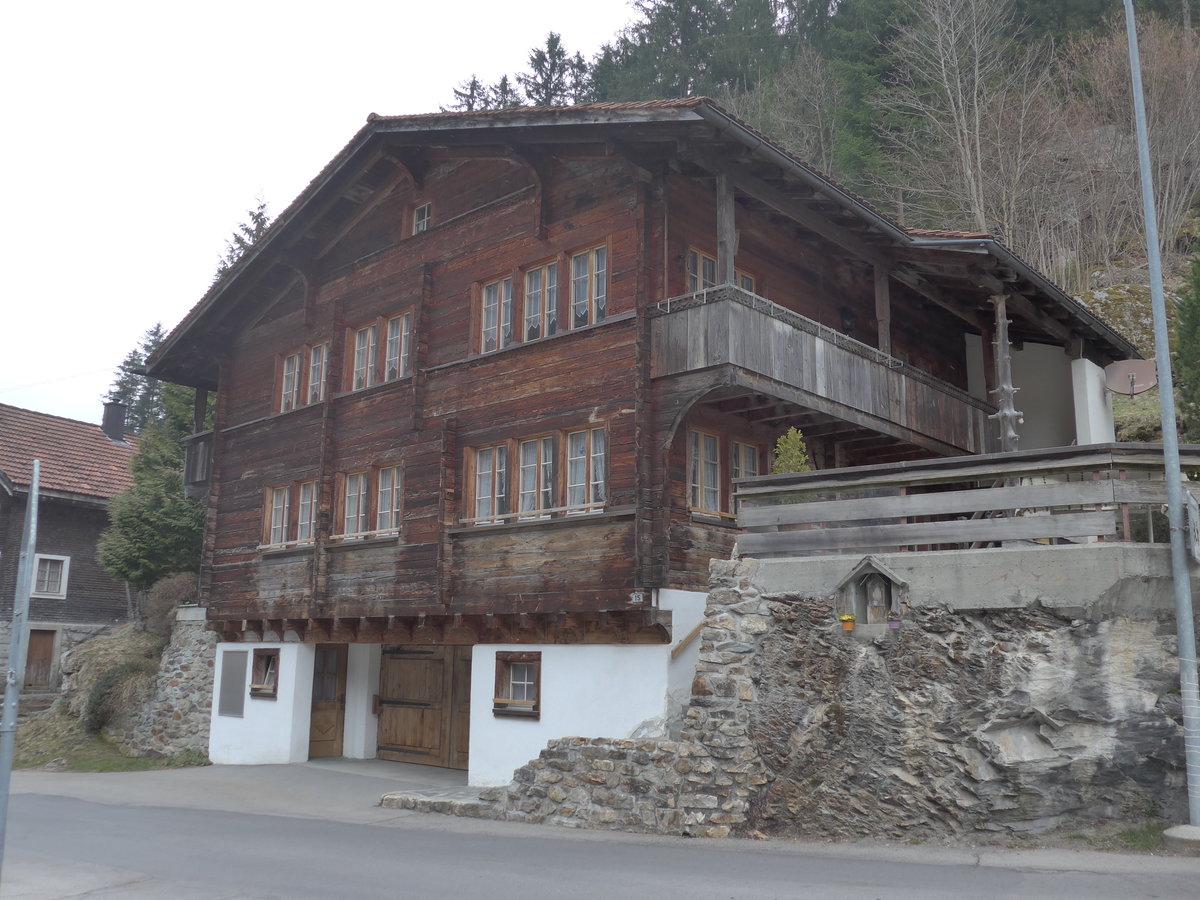 (169'444) - Altes Haus am 25. M�rz 2016 in Bristen