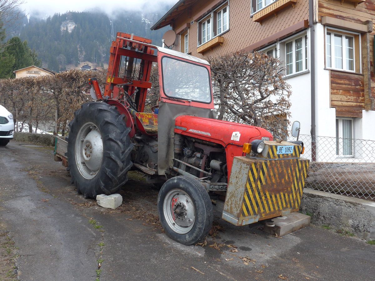 (169'534) - Massey-Ferguson - BE 1092 - am 27. M�rz 2016 in Adelboden, M�hleport