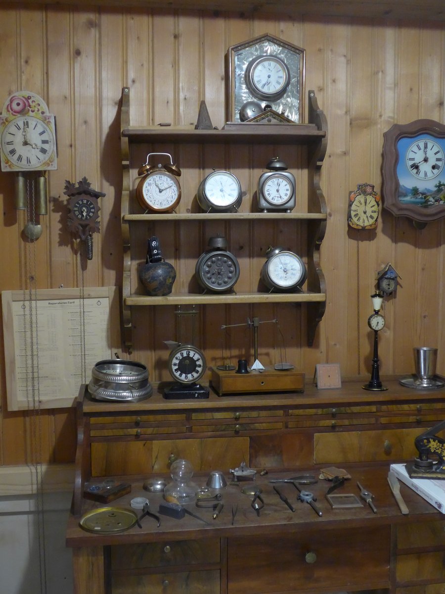 (169'660) - Alte Uhren am 2. April 2016 in Teufen, Restaurant Waldegg