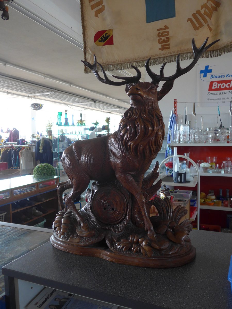 (169'808) - Geschnitzter Hirsch am 10. April 2016 im BrockiShop
