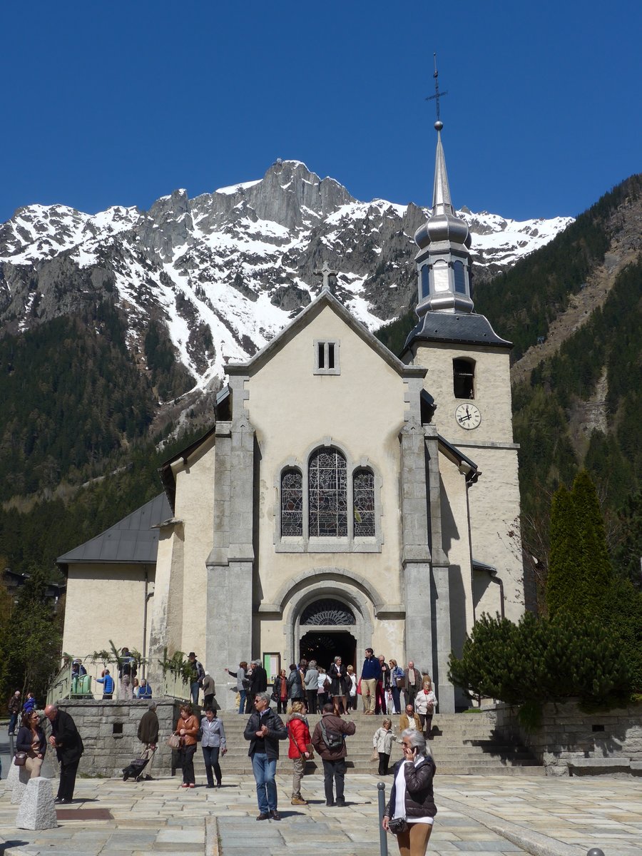 (170'352) - Die Kirche in Chamonix am 5. Mai 2016