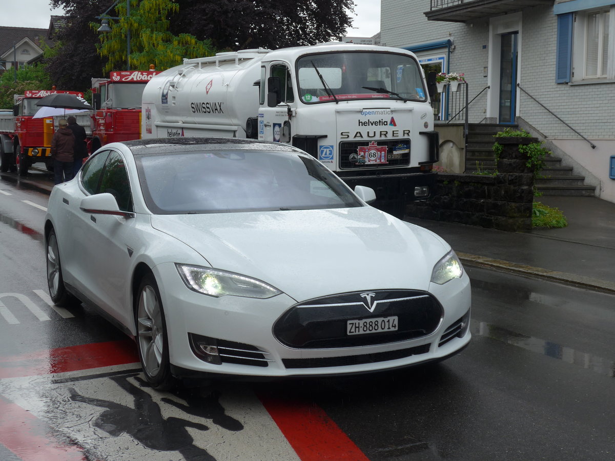 (170'637) - Tesla - ZH 888'014 - am 14. Mai 2016 in Sarnen, OiO