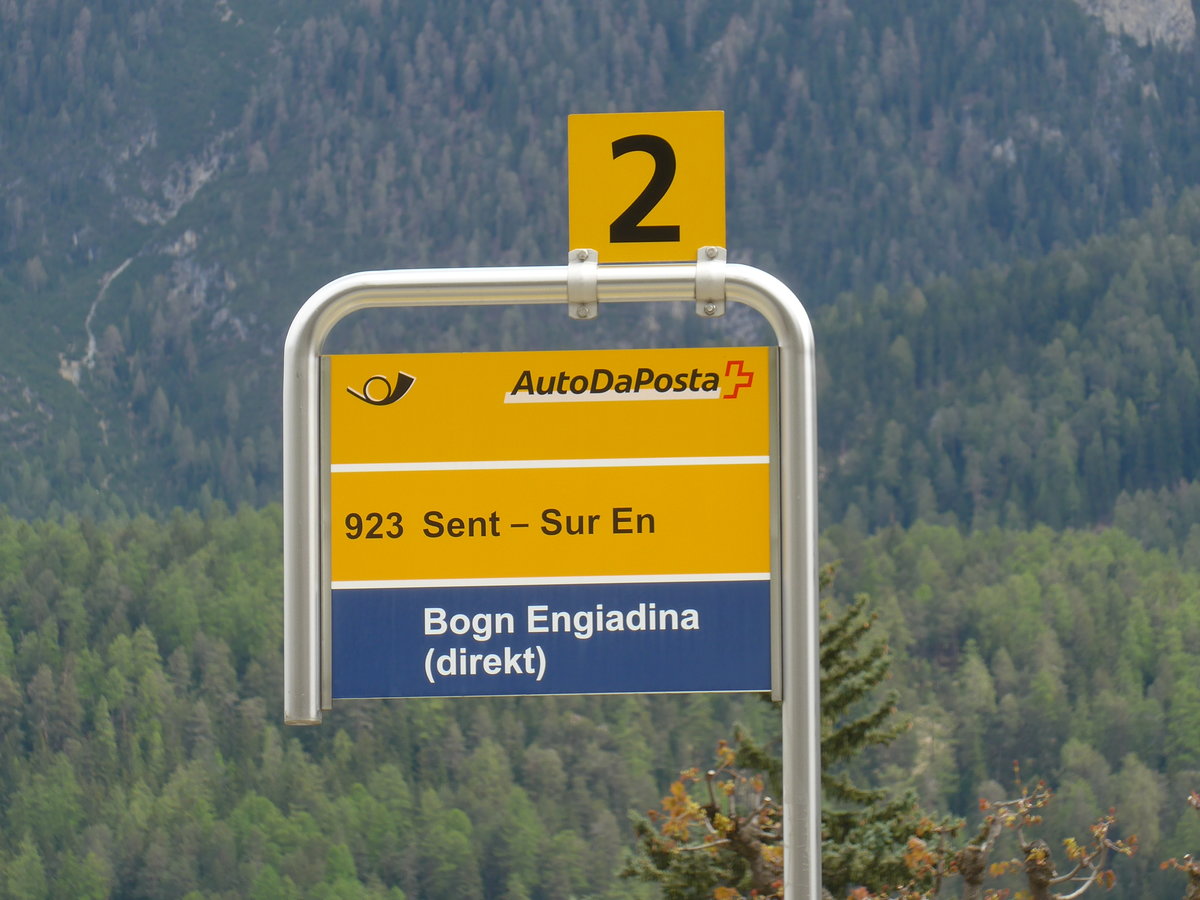 (170'922) - PostAuto-Haltestelle - Scuol-Tarasp, Bahnhof - am 16. Mai 2016