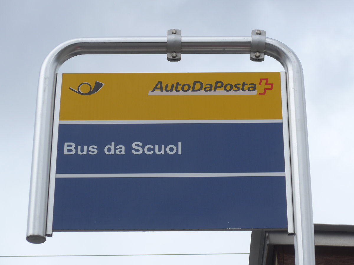 (170'940) - PostAuto-Haltestelle - Scuol-Tarasp, Bahnhof - am 16. Mai 2016