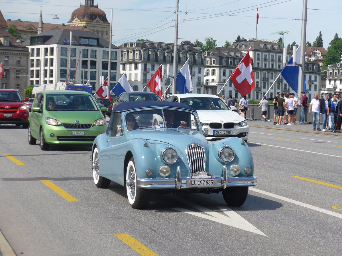 (171'399) - Jaguar - LU 197'685 - am 22. Mai 2016 in Luzern, Bahnhofbr�cke