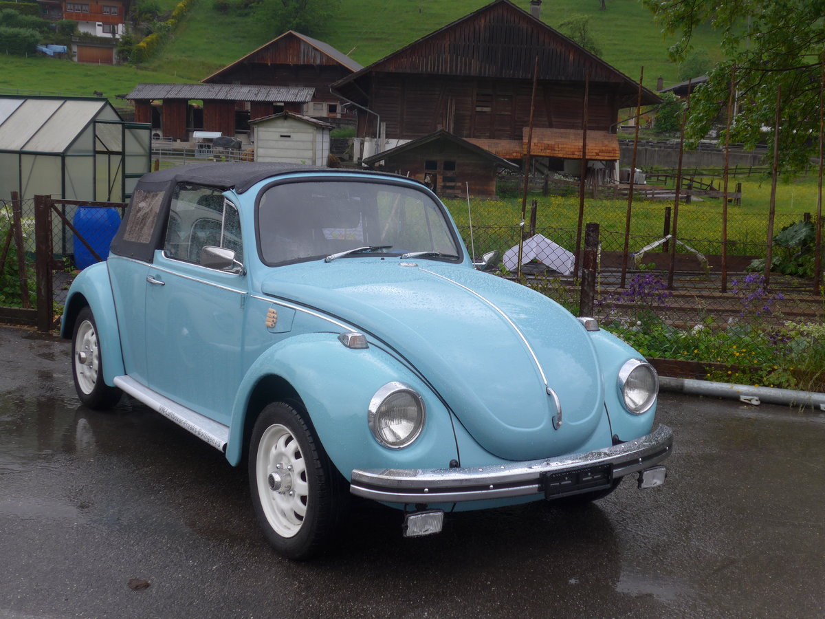 (171'437) - VW-K�fer am 28. Mai 2016 beim Bahnhof Boltigen