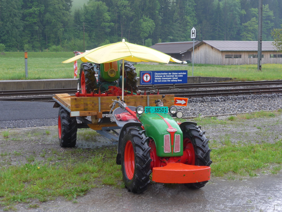 (171'441) - Rapid - BE 38'501 - am 28. Mai 2016 beim Bahnhof Boltigen