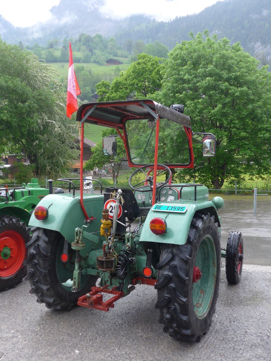 (171'445) - B�hrer - BE 13'595 - am 28. Mai 2016 beim Bahnhof Boltigen